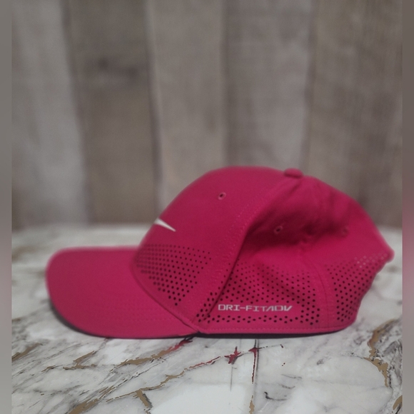 🌷🧢Nike Fuchsia Women's DRI-FIT ADV Cap with White Logo🧢 - Picture 6 of 7